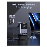 UGREEN powerbanka s rychlým nabíjením 48000mAh 5-port s displejem a LED, Li-ion, 300W, 3x USB-C, 2x USB-A, stříbrná
