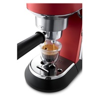 Delonghi Dedica pákový kávovar, červená
